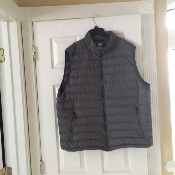 PRICE DROP 32 Degrees heat sleeveless man vest - Picture 1 of 6